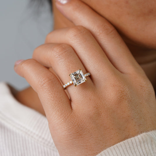 Oval Solitaire Engagement Ring – 2 CT Lab Grown Diamond