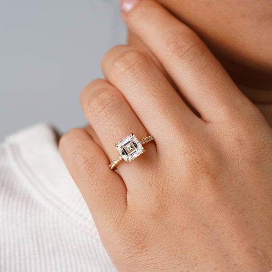 Oval Solitaire Engagement Ring – 2 CT Lab Grown Diamond