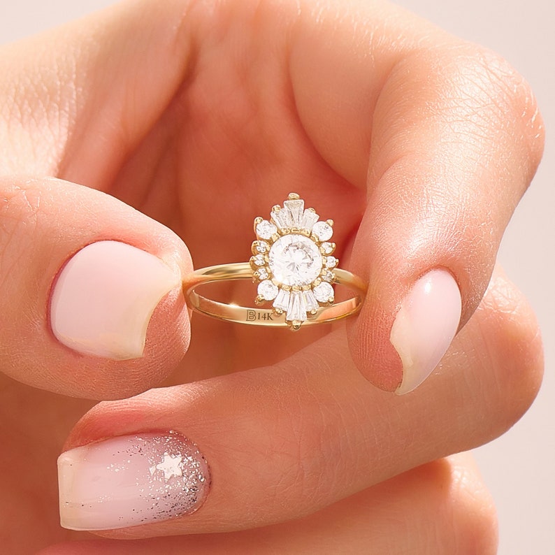 0.8 CT Round Cut Moissanite Cluster Design Engagement Ring