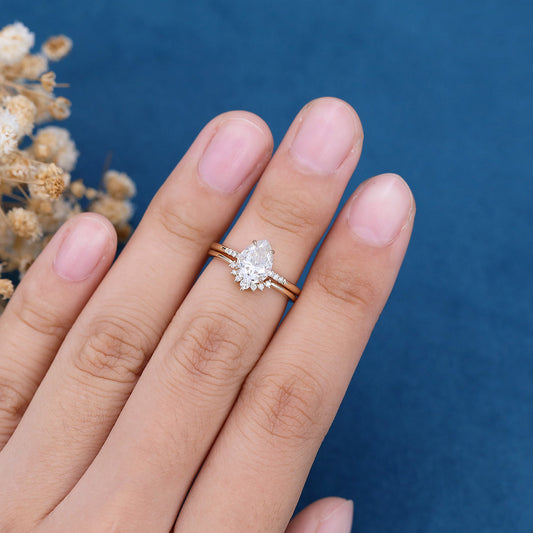 1.0 CT Pear Shaped Moissanite Solitaire Bridal Set 2
