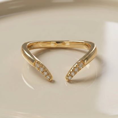 0.13 TCW Round Twisted Moissanite Wedding Band