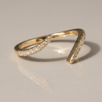 0.13 TCW Round Twisted Moissanite Wedding Band