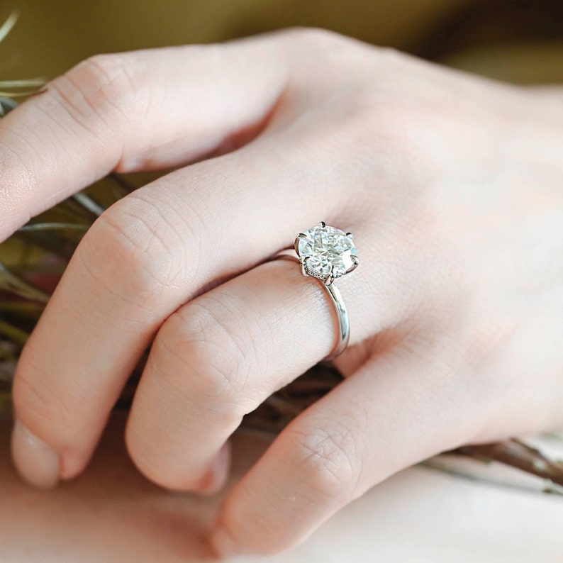 Stunning 3.0 CT Round Moissanite Engagement Ring with Hidden Halo Design