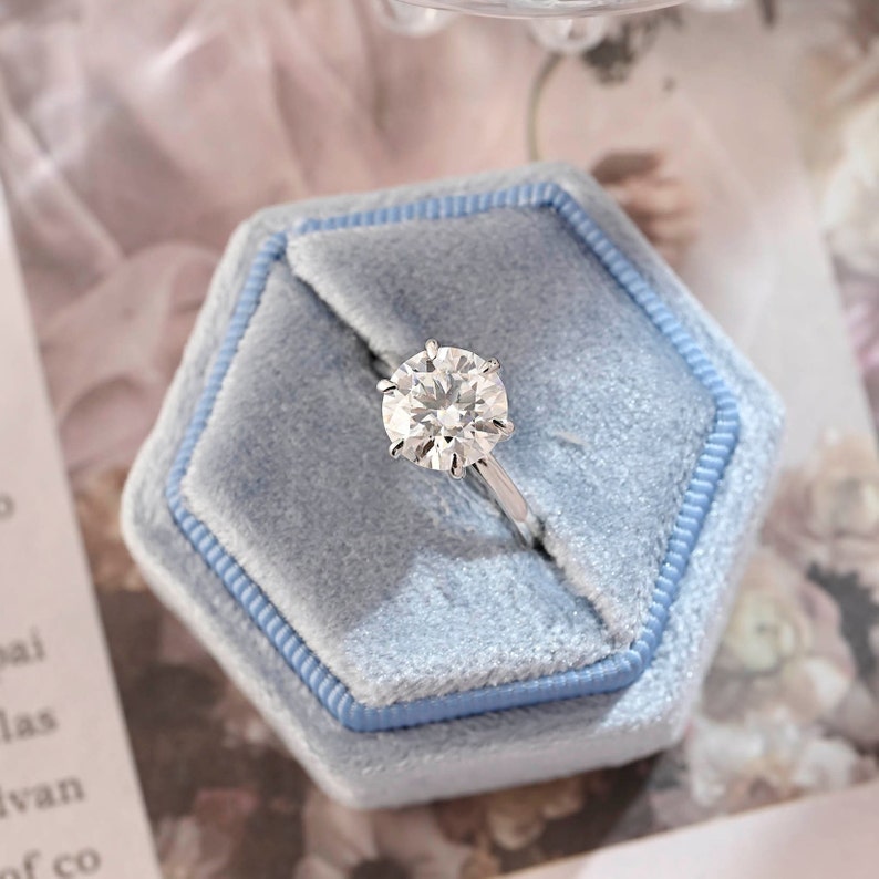 Stunning 3.0 CT Round Moissanite Engagement Ring with Hidden Halo Design
