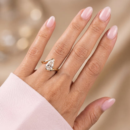 Oval Solitaire Engagement Ring – 2 CT Moissanite Diamond