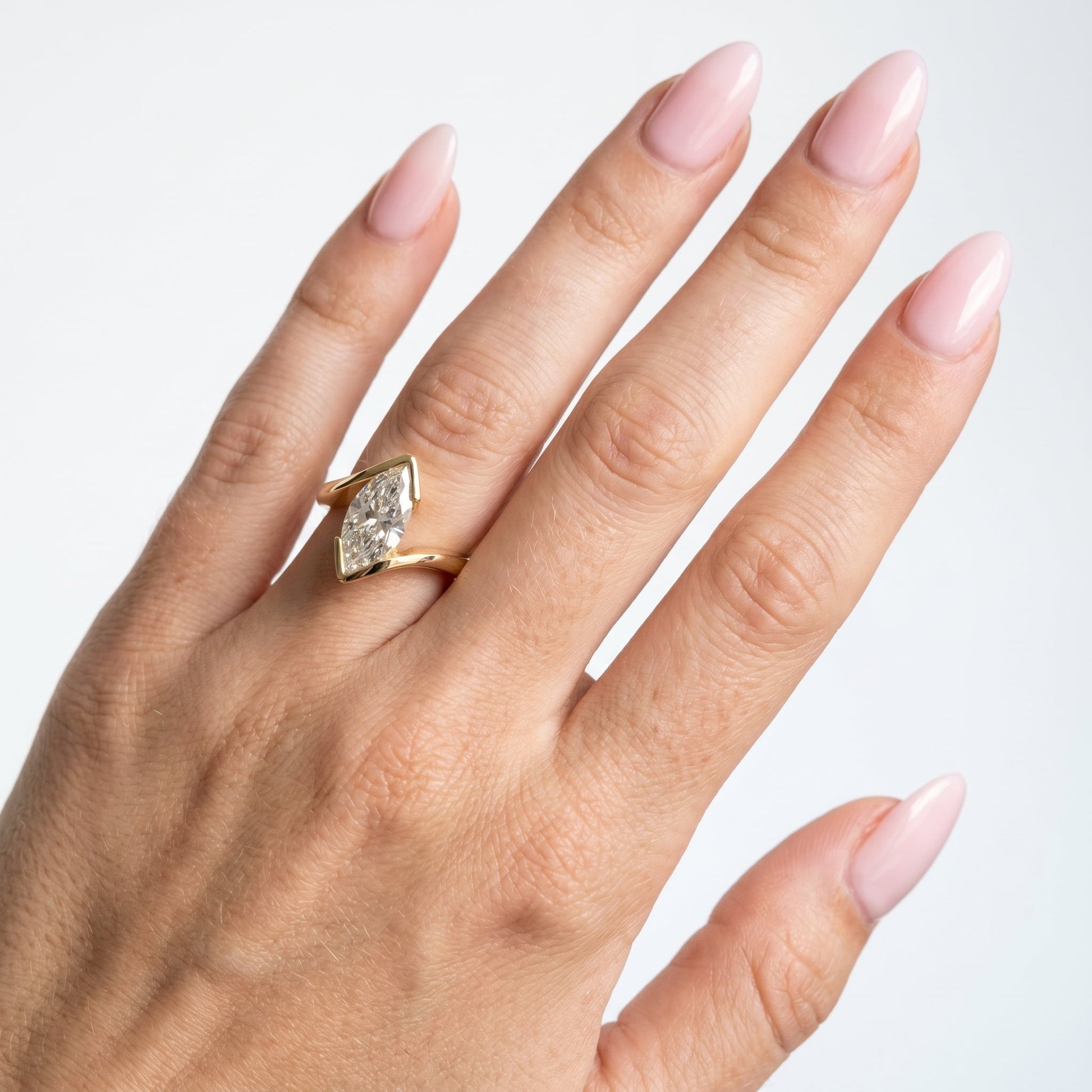 Oval Solitaire Engagement Ring – 2 CT Moissanite Diamond