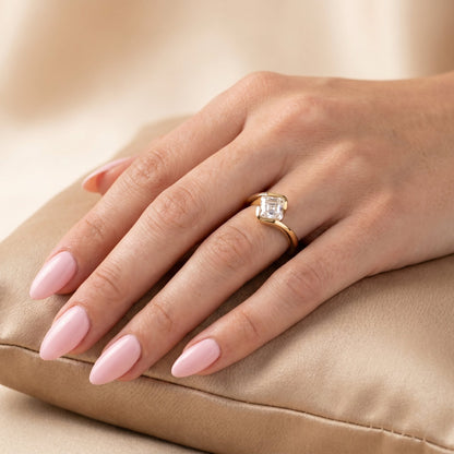 Oval Solitaire Engagement Ring – 2 CT Moissanite Diamond