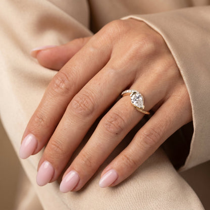 Oval Solitaire Engagement Ring – 2 CT Moissanite Diamond