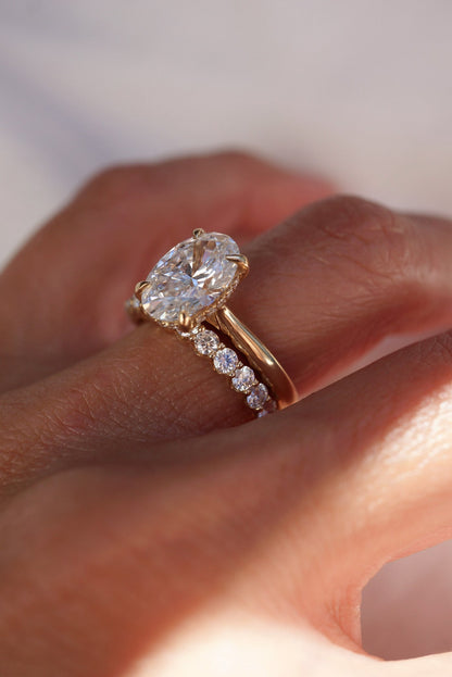 0.35 TCW Round Diamond Curved Pave DEF/VVS Lab Grown Wedding Band