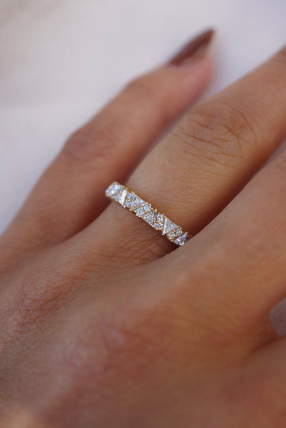 0.35 TCW Round Diamond Curved Pave DEF/VVS Lab Grown Wedding Band