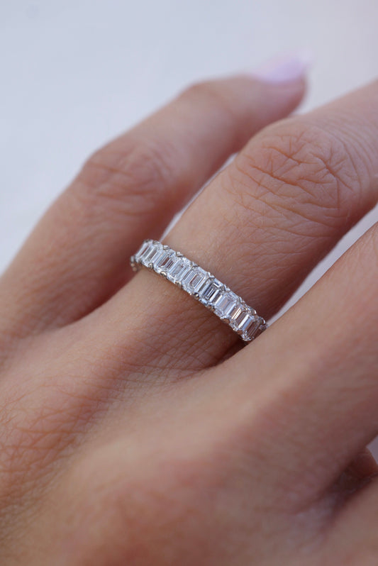 0.35 TCW Round Diamond Curved Pave DEF/VVS Lab Grown Wedding Band