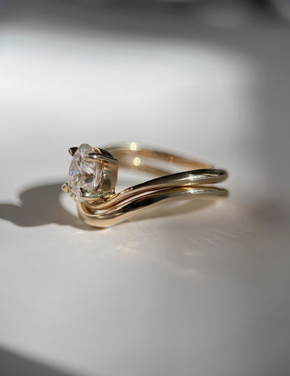 1 CT Oval Cut Solitaire Lab Grown Diamond Ring With Sunrise Styled Classic Wedding Band