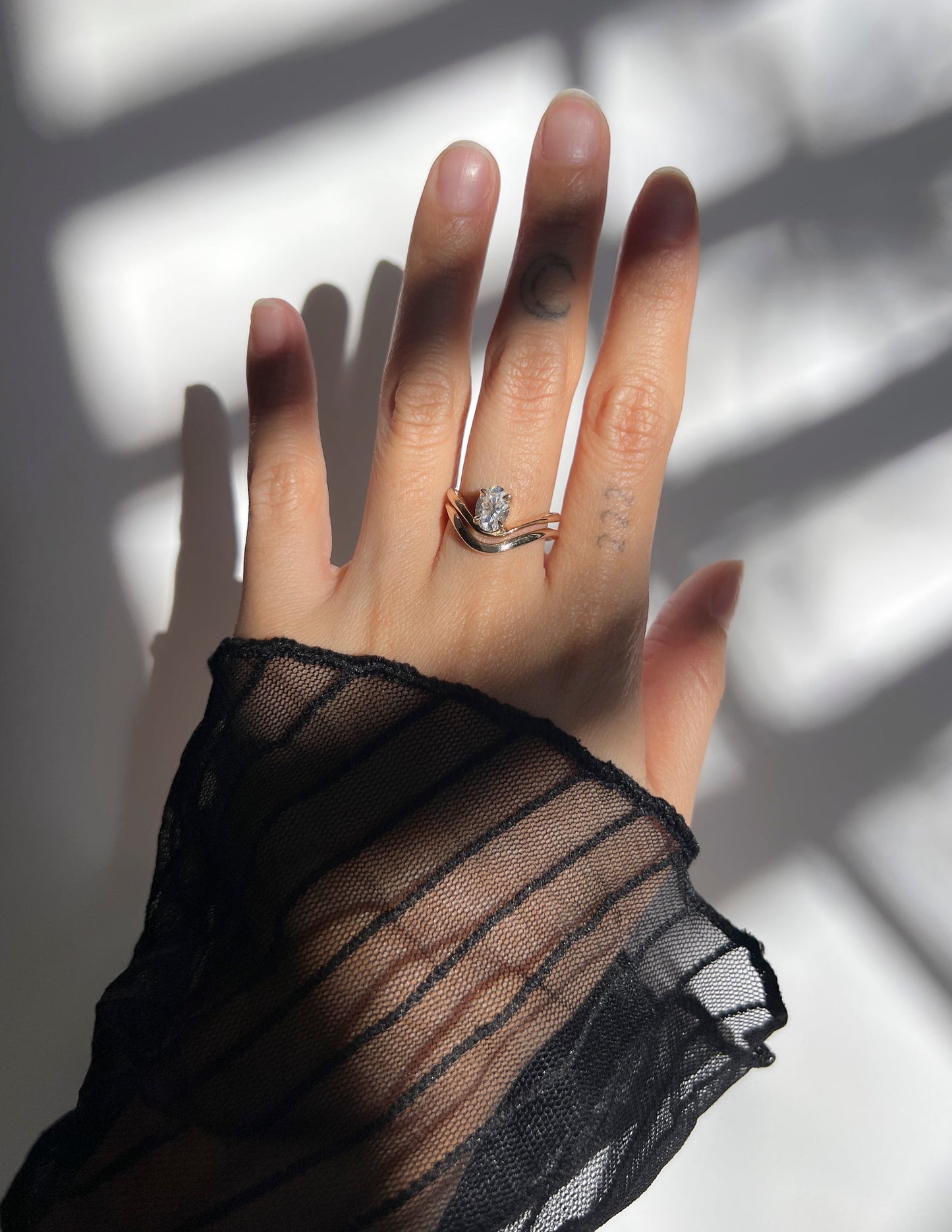1 CT Oval Cut Solitaire Lab Grown Diamond Ring With Sunrise Styled Classic Wedding Band