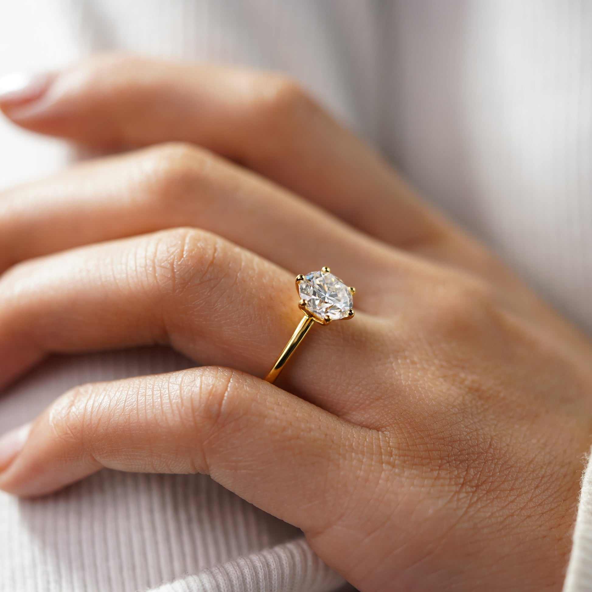 Oval Solitaire Engagement Ring – 2 CT Lab Grown Diamond