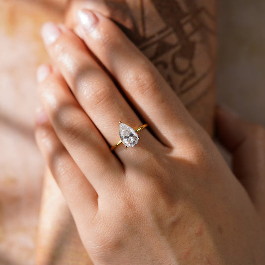 Oval Solitaire Engagement Ring – 2 CT Lab Grown Diamond