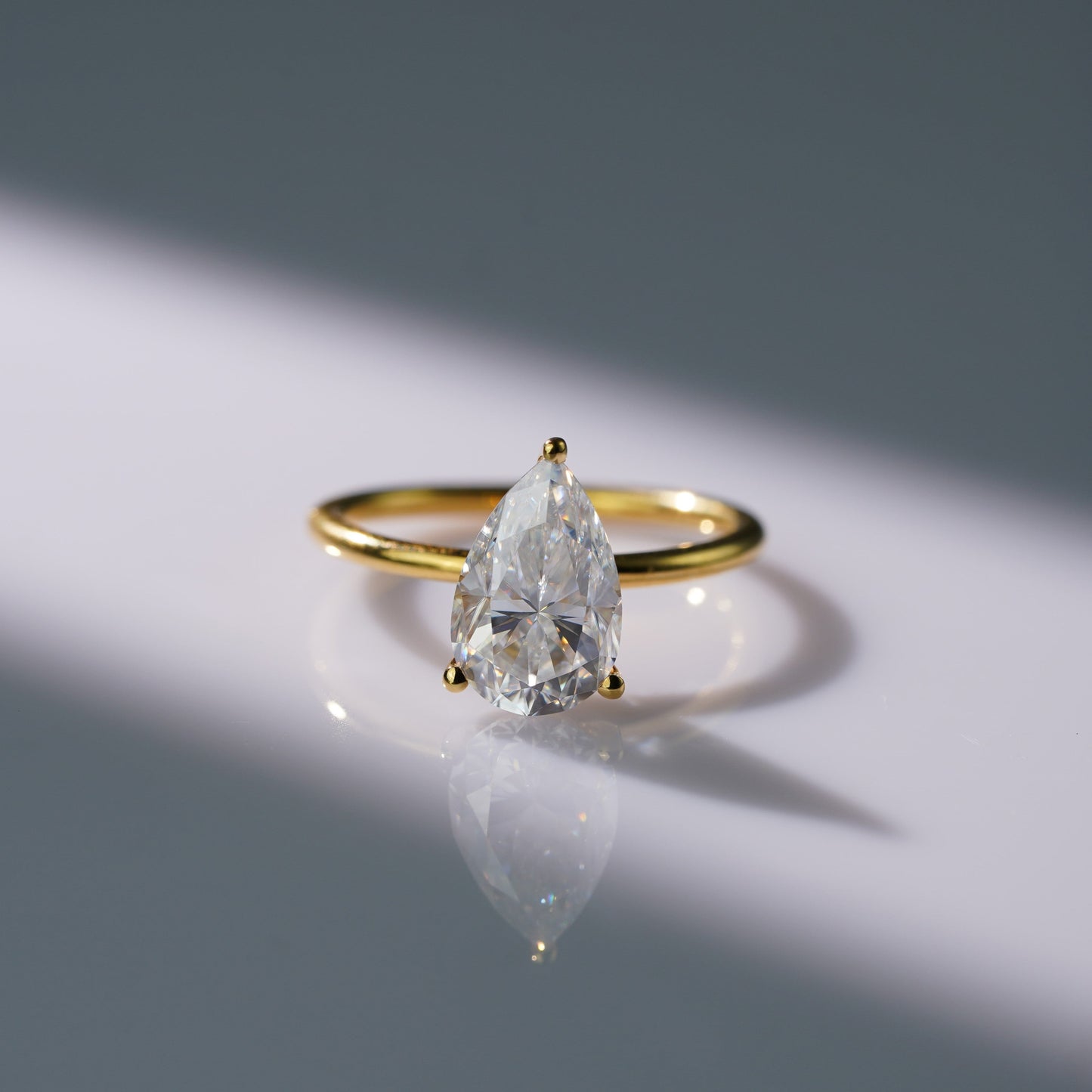 Oval Solitaire Engagement Ring – 2 CT Lab Grown Diamond