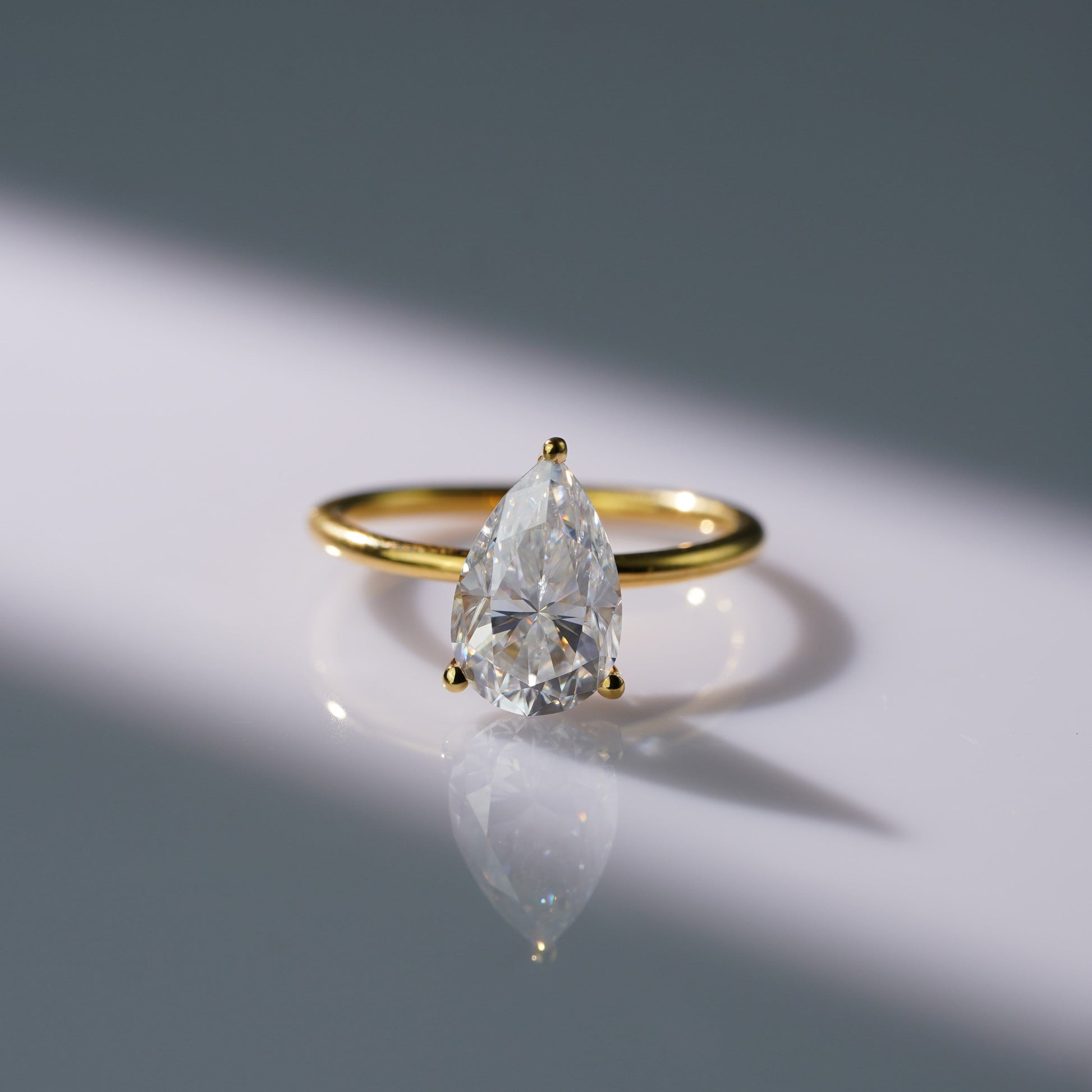 Oval Solitaire Engagement Ring – 2 CT Lab Grown Diamond