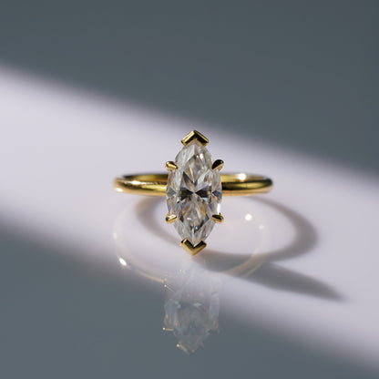 Oval Solitaire Engagement Ring – 2 CT Lab Grown Diamond