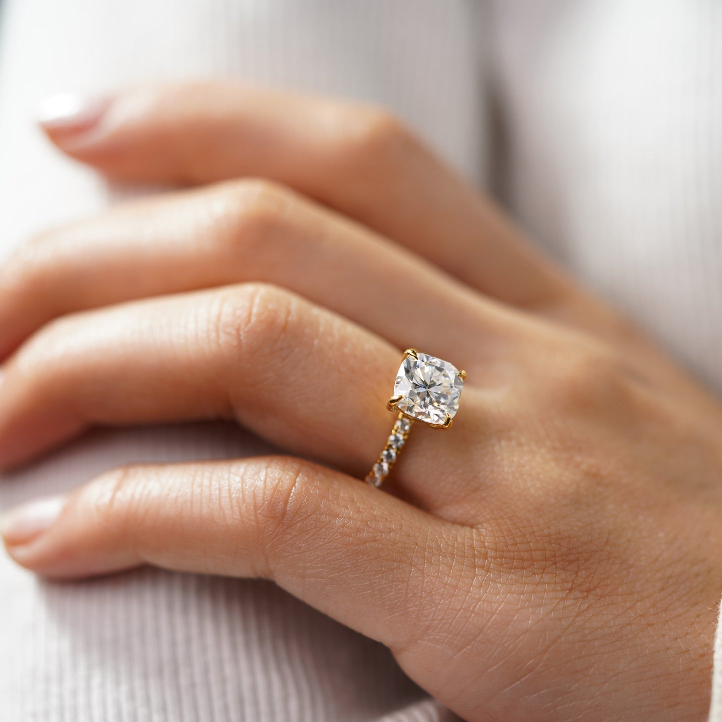 Oval Solitaire Engagement Ring – 2 CT Lab Grown Diamond