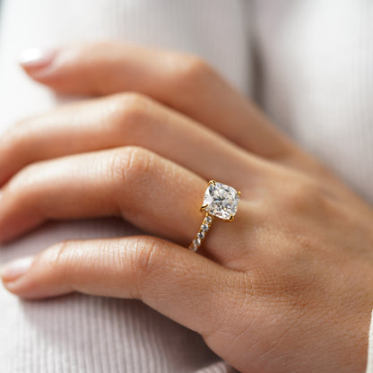 Oval Solitaire Engagement Ring – 2 CT Lab Grown Diamond