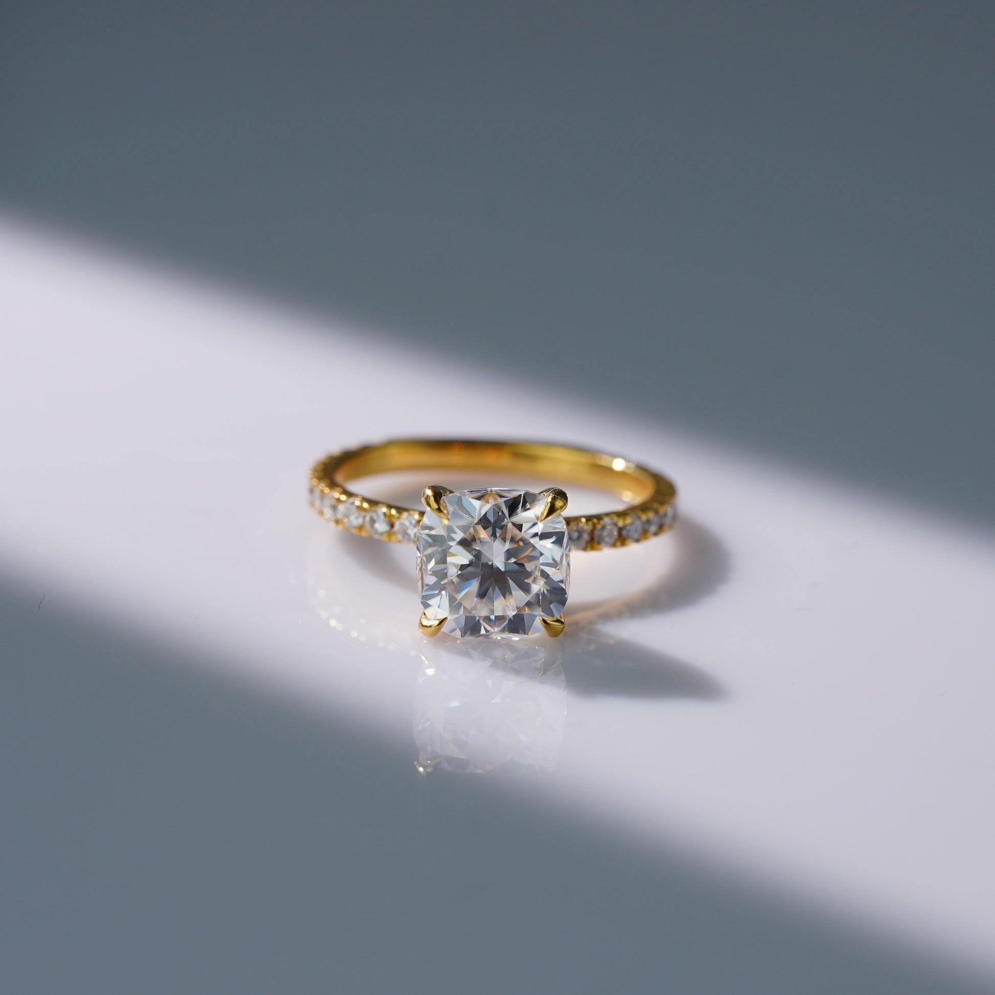 Oval Solitaire Engagement Ring – 2 CT Lab Grown Diamond