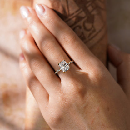Oval Solitaire Engagement Ring – 2 CT Lab Grown Diamond
