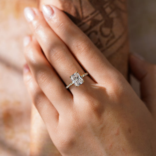 Oval Solitaire Engagement Ring – 2 CT Lab Grown Diamond