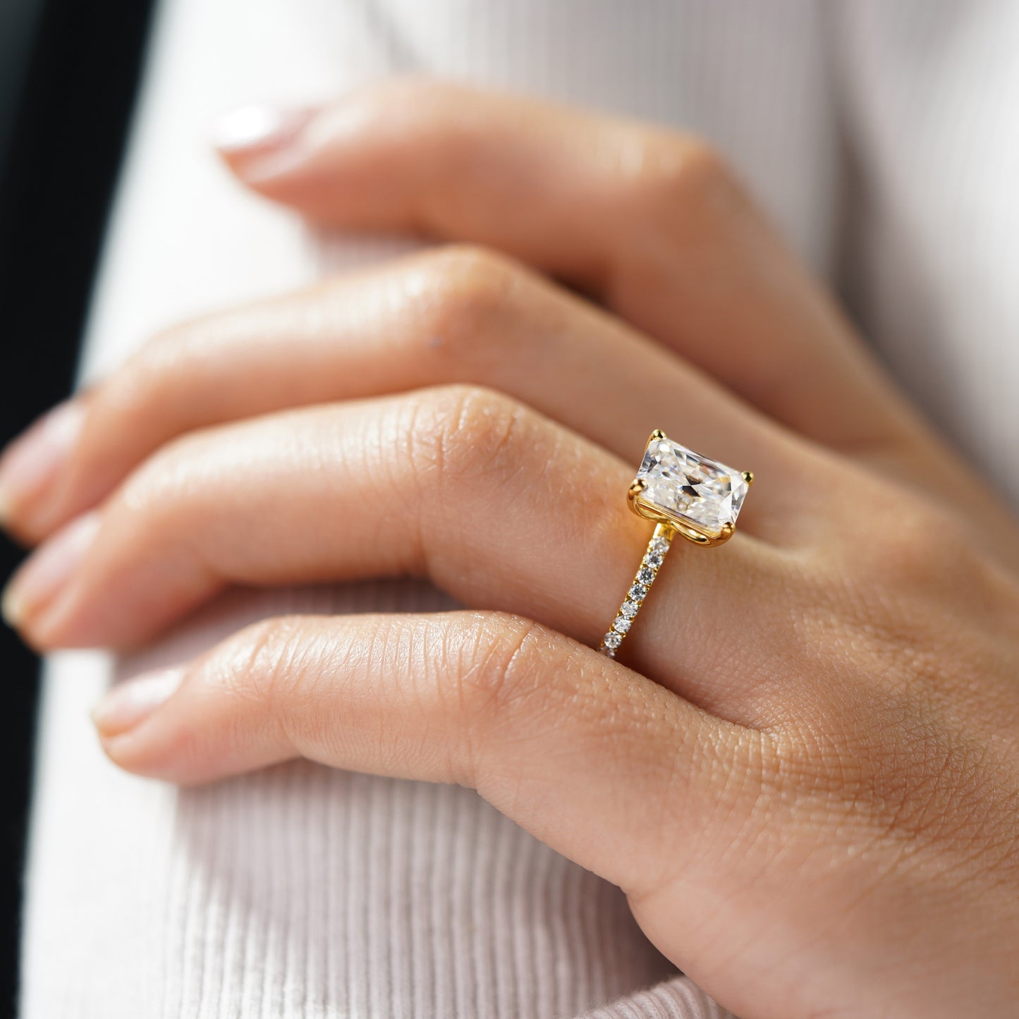 Oval Solitaire Engagement Ring – 2 CT Lab Grown Diamond