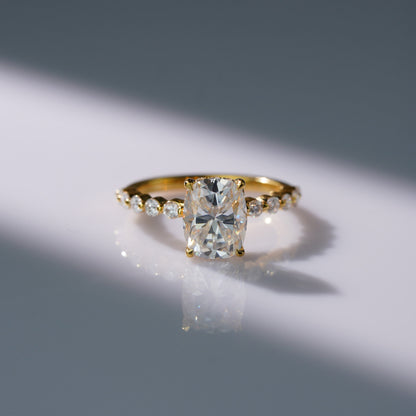 Oval Solitaire Engagement Ring – 2 CT Lab Grown Diamond