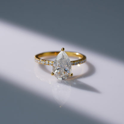 Oval Solitaire Engagement Ring – 2 CT Lab Grown Diamond