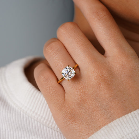Oval Solitaire Engagement Ring – 2 CT Lab Grown Diamond