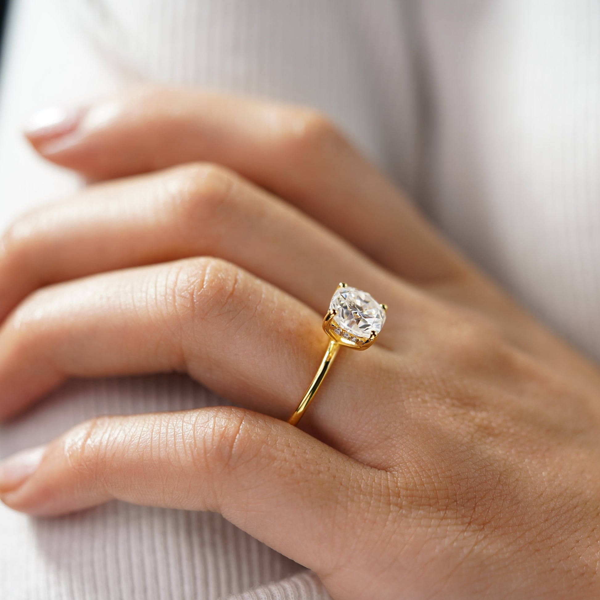 Oval Solitaire Engagement Ring – 2 CT Lab Grown Diamond