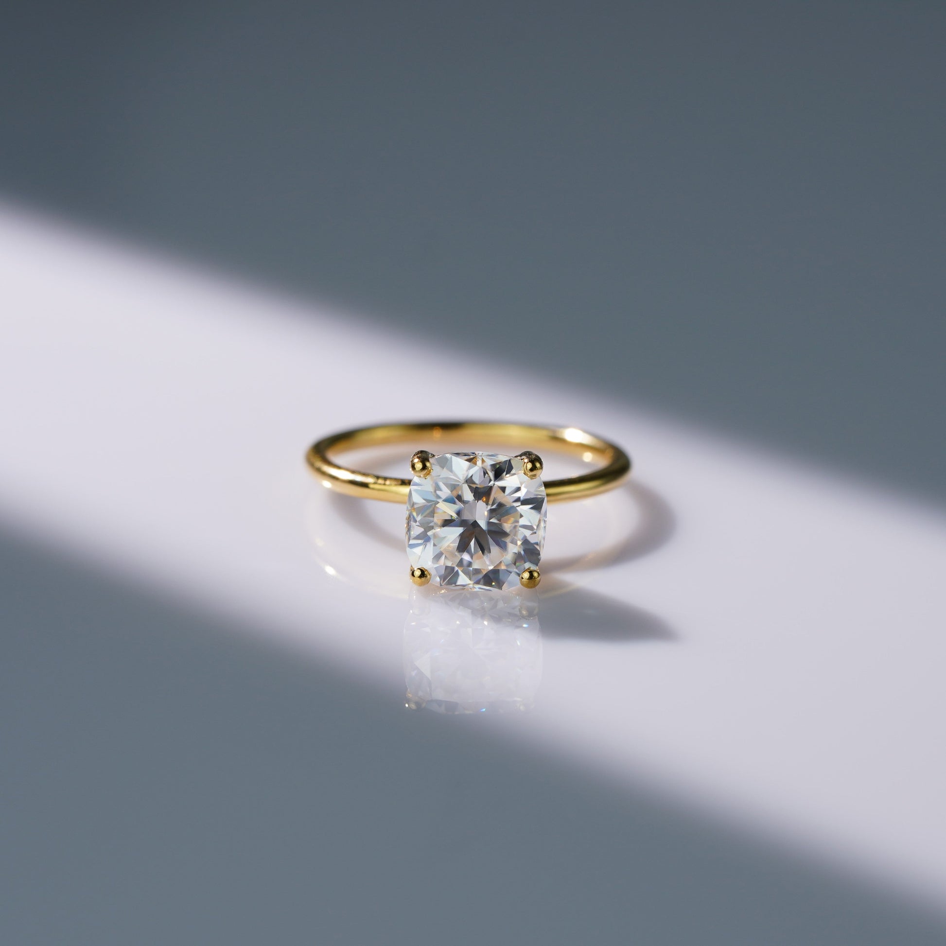 Oval Solitaire Engagement Ring – 2 CT Lab Grown Diamond