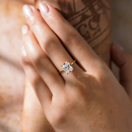 Oval Solitaire Engagement Ring – 2 CT Lab Grown Diamond