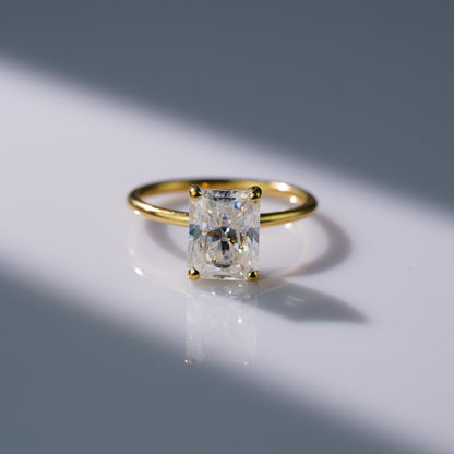 Oval Solitaire Engagement Ring – 2 CT Lab Grown Diamond