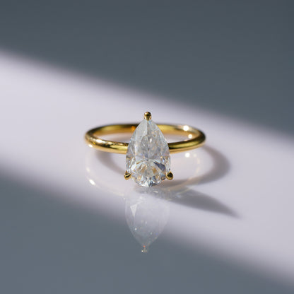 Oval Solitaire Engagement Ring – 2 CT Lab Grown Diamond