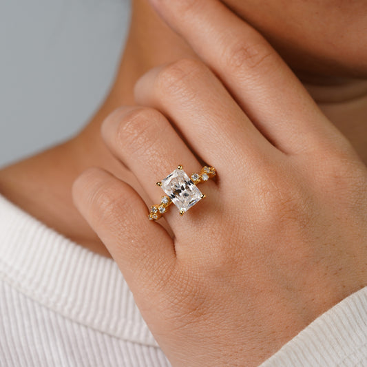 Oval Solitaire Engagement Ring – 2 CT Lab Grown Diamond