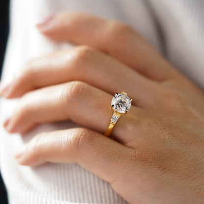 Oval Solitaire Engagement Ring – 2 CT Lab Grown Diamond