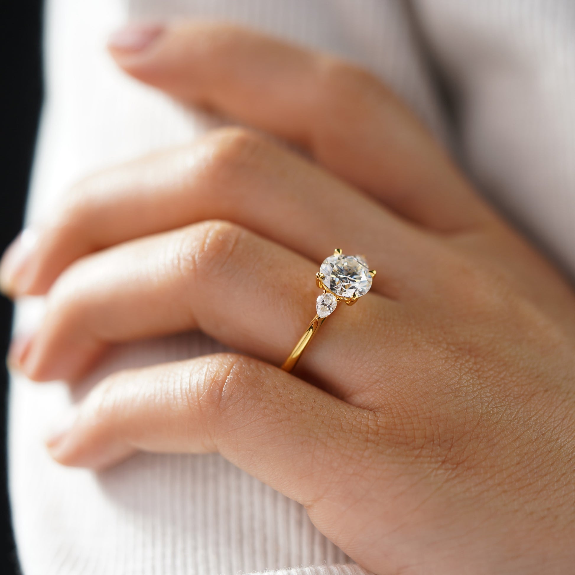 Oval Solitaire Engagement Ring – 2 CT Lab Grown Diamond