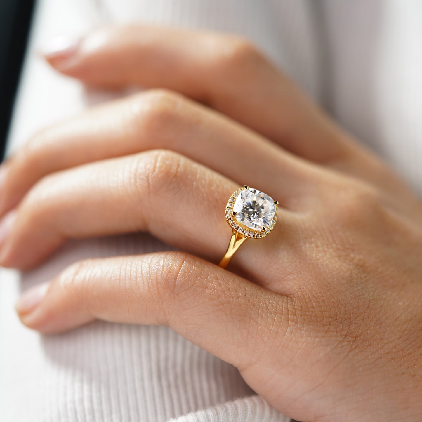 Oval Solitaire Engagement Ring – 2 CT Lab Grown Diamond