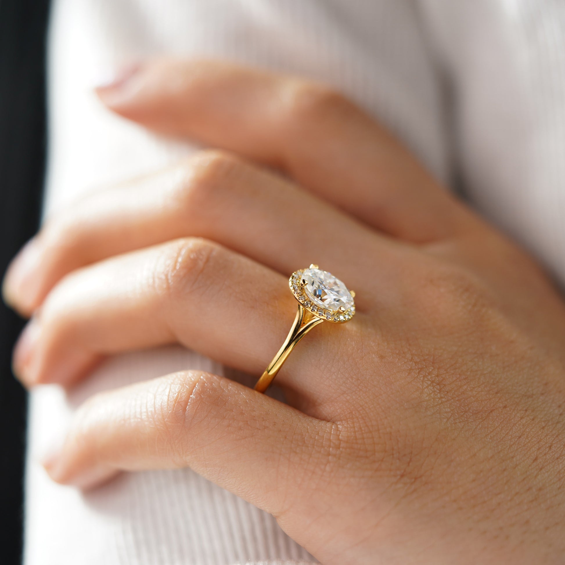 Oval Solitaire Engagement Ring – 2 CT Lab Grown Diamond