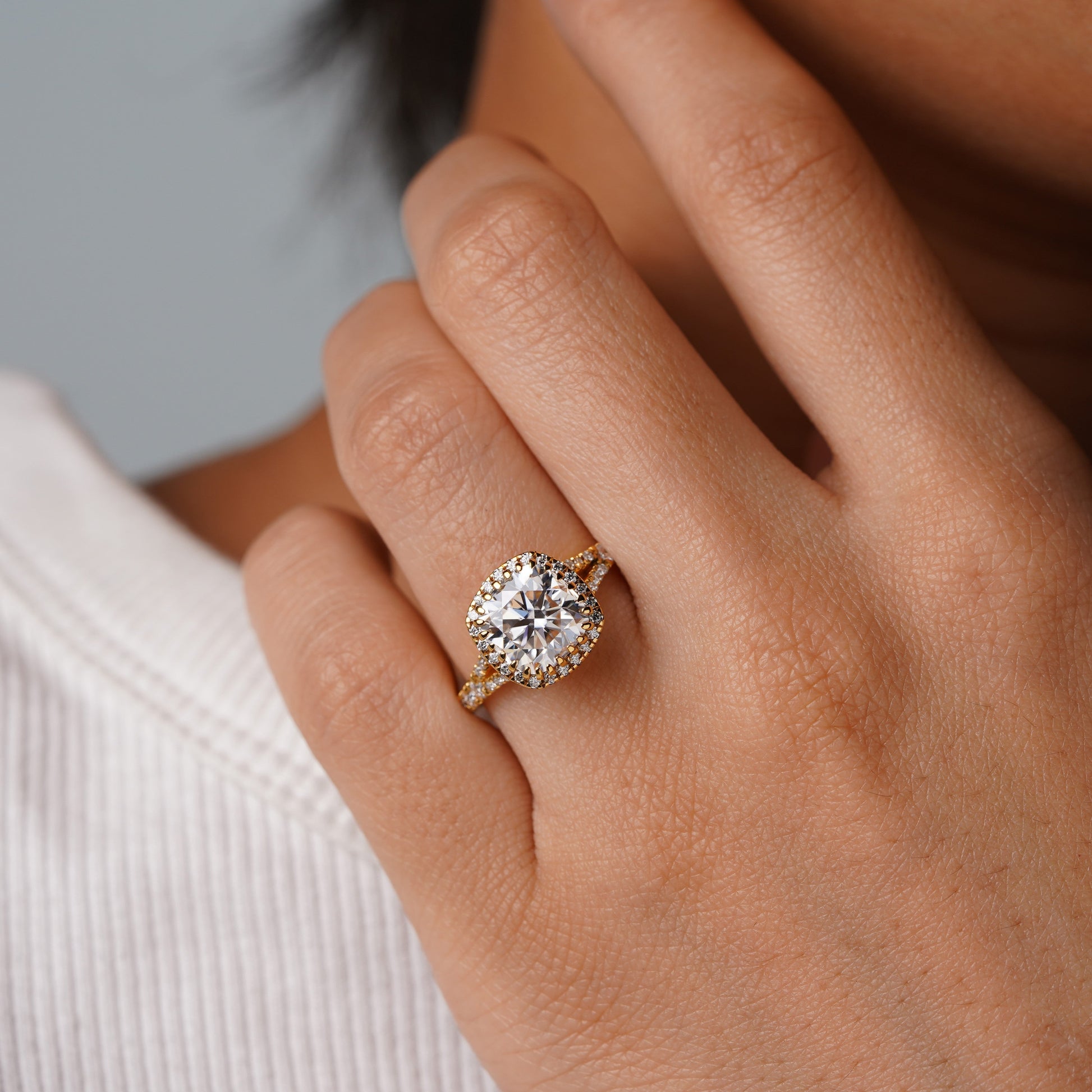 Oval Solitaire Engagement Ring – 2 CT Lab Grown Diamond