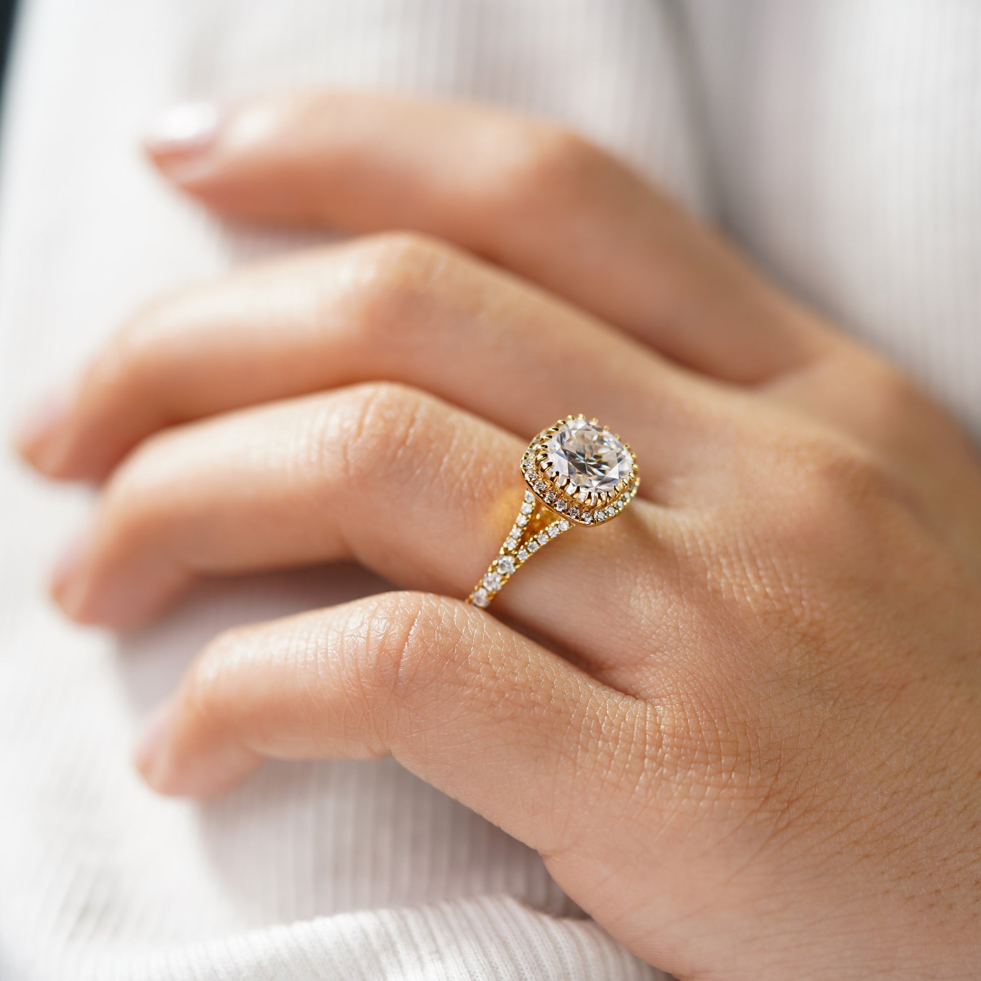 Oval Solitaire Engagement Ring – 2 CT Lab Grown Diamond