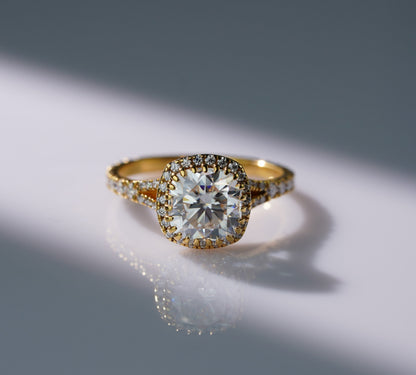 Oval Solitaire Engagement Ring – 2 CT Lab Grown Diamond
