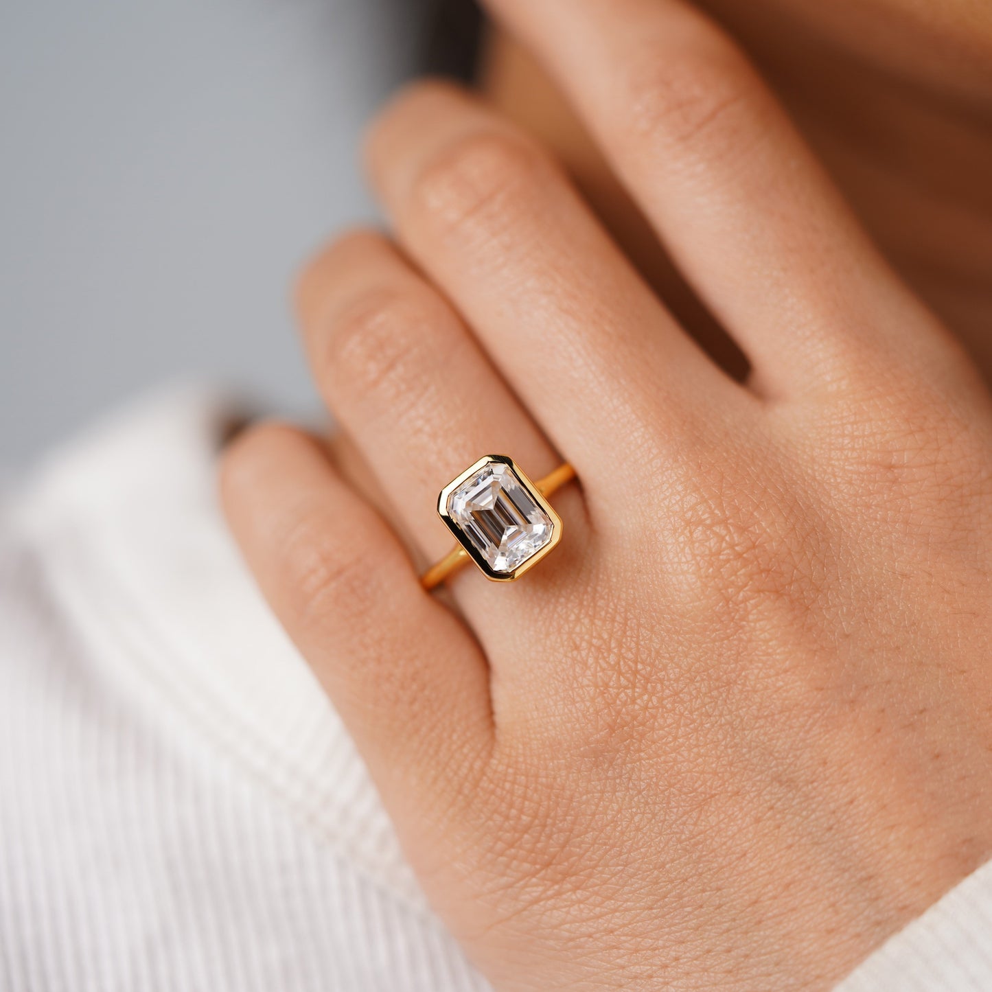 Oval Solitaire Engagement Ring – 2 CT Lab Grown Diamond