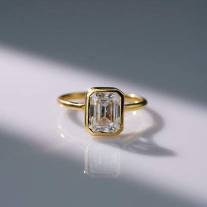 Oval Solitaire Engagement Ring – 2 CT Lab Grown Diamond