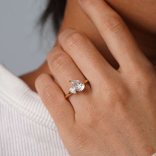Oval Solitaire Engagement Ring – 2 CT Lab Grown Diamond