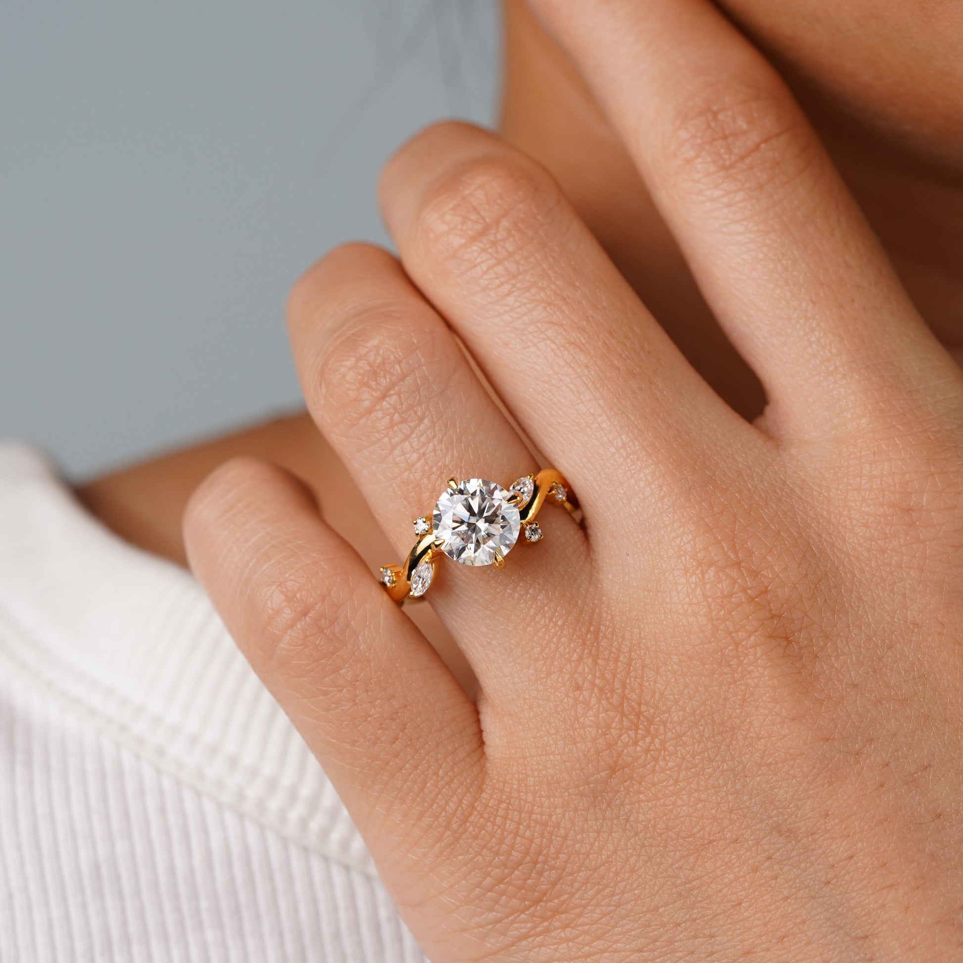 Oval Solitaire Engagement Ring – 2 CT Lab Grown Diamond