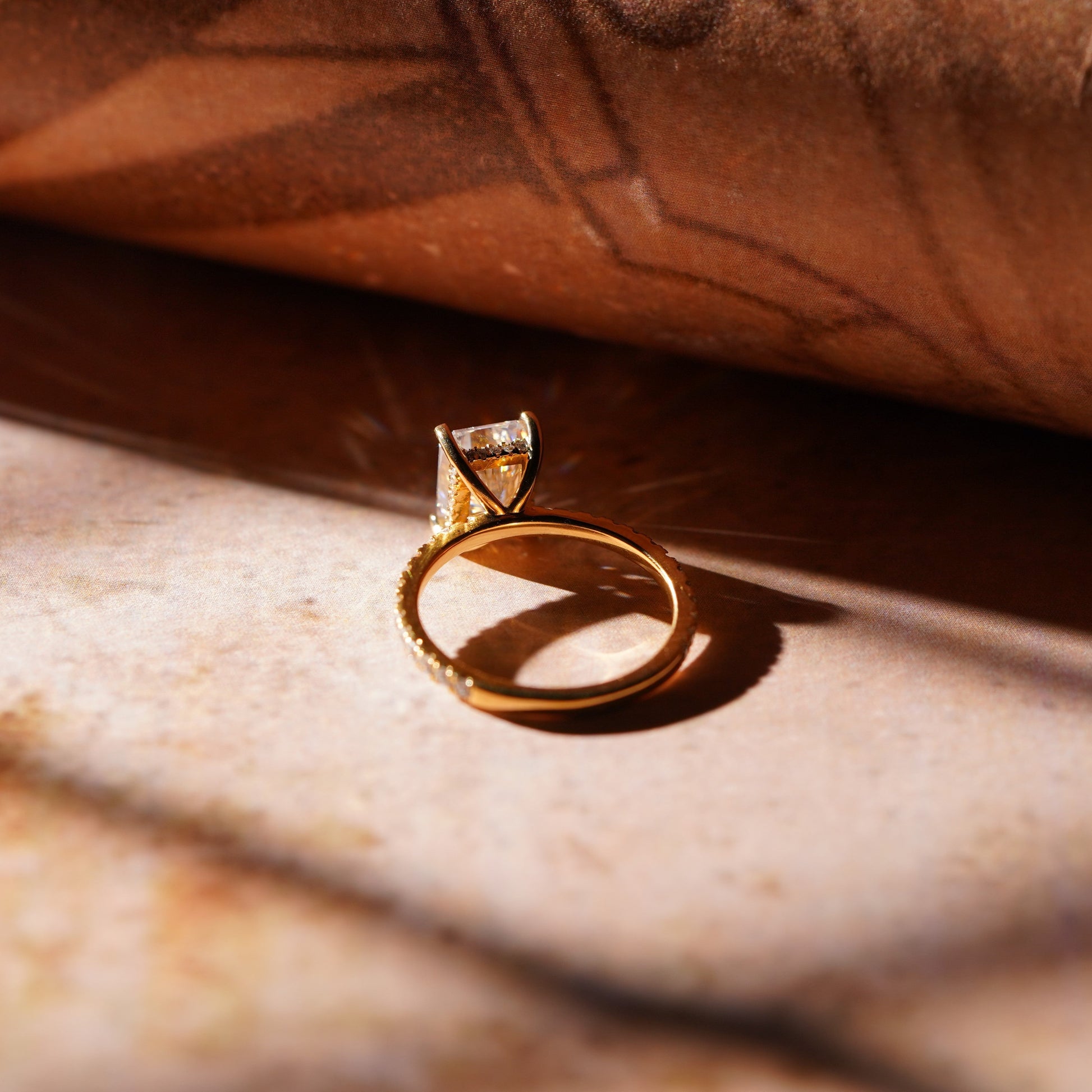 Oval Solitaire Engagement Ring – 2 CT Lab Grown Diamond