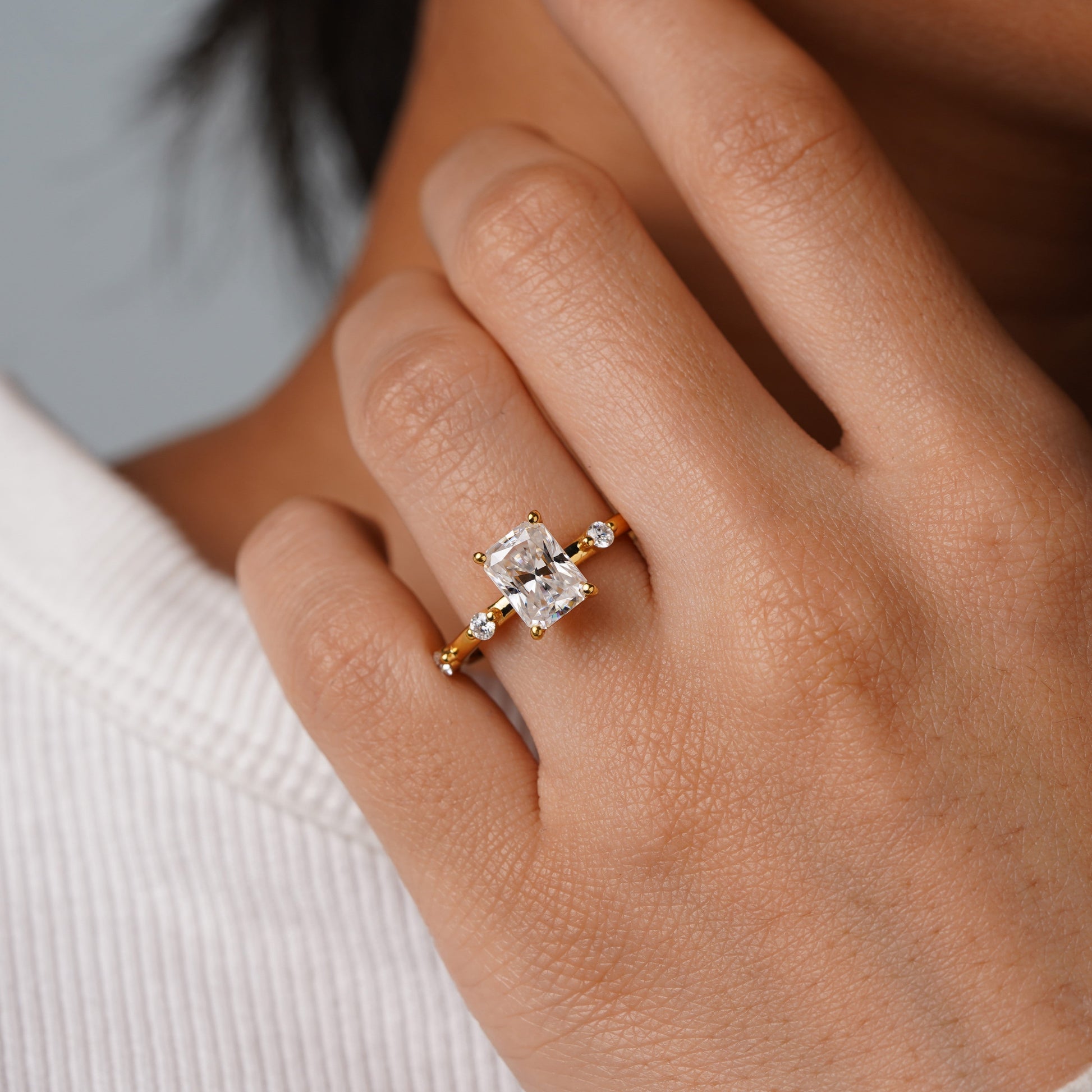 Oval Solitaire Engagement Ring – 2 CT Lab Grown Diamond